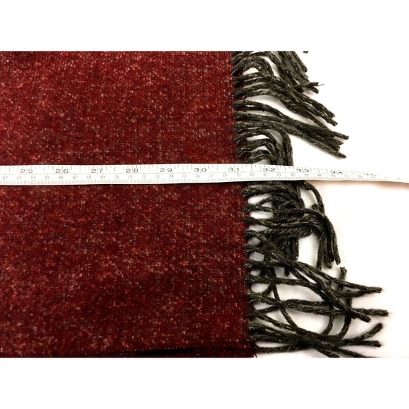 Roundtree & Yorke Scarf Germany-Made Acrylic Red Soft with Fringe 62 x 11.5" - Picture 3 of 5